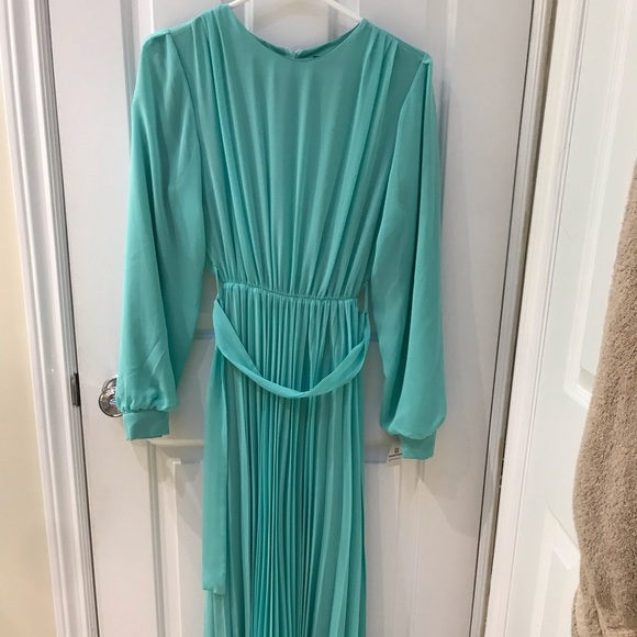 Modest pistachio colour dress Size 38 - Picture 2 of 5